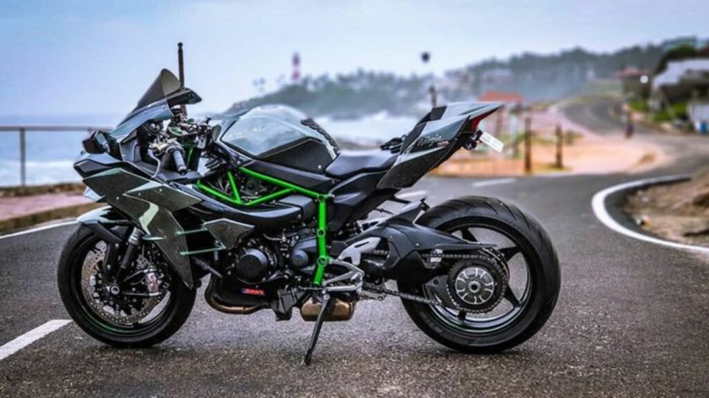 Kawasaki Ninja H2 vs H2R